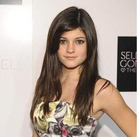 Sosok Kylie Jenner begitu fenomenal karena perubahan bibirnya. Bungsu Kardashian - Jenner itu melakukan filler bibir di usia yang begitu muda. Awalnya bibir Kylie Jenner berbentuk tipis.  Foto: Getty Images