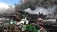 Laporan sementara tidak ada korban jiwa. Penyebab kebakaran masih dalam penyelidikan oleh pihak berwenang, ujarnya. 
