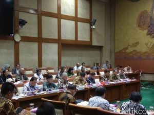 Menperin, Mendag, dan Kepala BKPM Raker dengan DPR