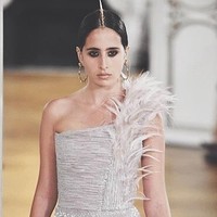 Taleedah Tamer adalah model berusia 17 tahun yang baru memulai kariernya di industri fashion. Beberapa waktu lalu ia berjalan untuk desainer Antonio Grimaldi di Paris Couture Week untuk pertama kalinya. Foto: Instagram @taleedah