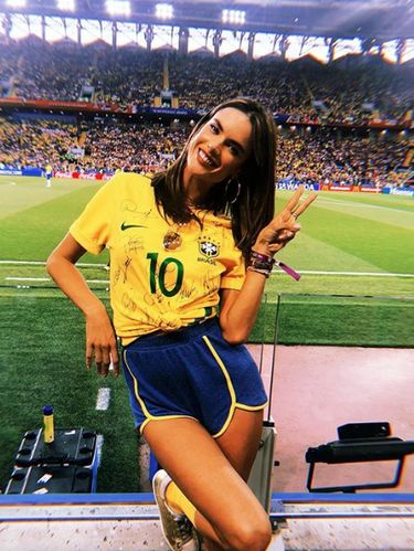 Ketika Piala Dunia 2018 Bikin Fashionista Jadi Demam Sepakbola