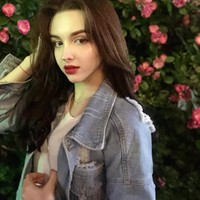 Karimova memulai chanel YouTubenya sejak April 2013 dan mengumpulkan banyak popularitas sejak dirinya mengcover berbagai lagu.Foto: Instagram @elina_4_22