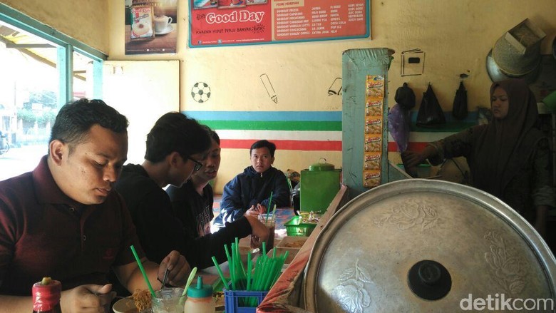 Jurus Irit Mahasiswa Yogya: Makan Nastel dan Mie Tante Warung Burjo Jurus Irit Mahasiswa Yogya: Makan Nastel dan Mie Tante Warung Burjo