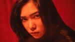 5 Ekspresi Isyana Sarasvati Sambut Winter Song