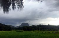 Batu Batalegala dari kejauhan (Mihiri/detikTravel)