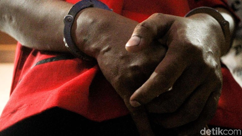 Penadah Puluhan Ponsel dari Hasil Penjambretan Ditangkap Polisi Penadah Puluhan Ponsel dari Hasil Penjambretan Ditangkap Polisi