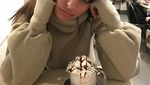 Yuk! Kenalan Sama Model Seksi yang Doyan Makan, Emily Ratajkowski