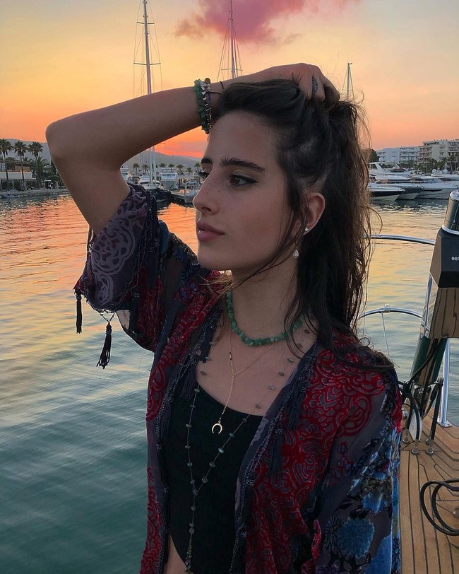 Ia lahir dan besar di Jeddah. Taleedah memiliki darah Italia dari sang ibu yang membuat wajahnya unik. Foto: Instagram @taleedah