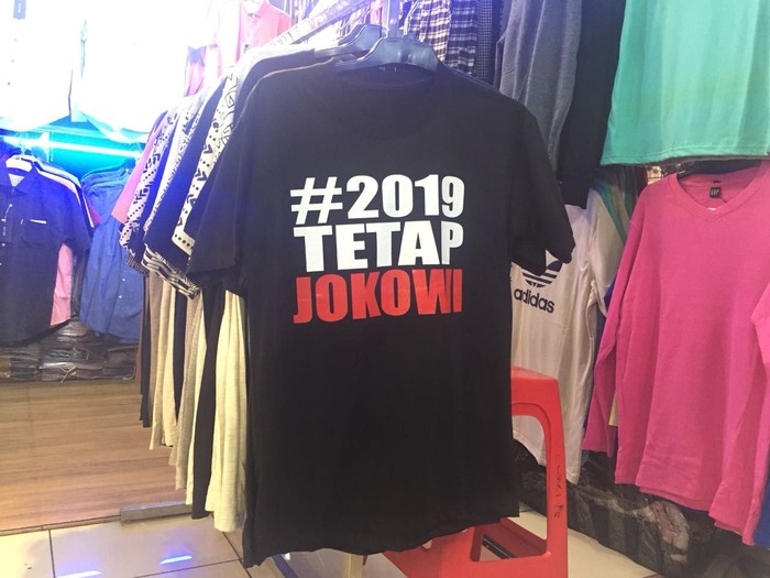  Kaos  2021GantiPresiden di  Tanah  Abang  Banyak Dibeli Lusinan