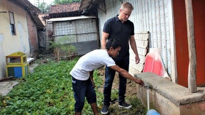 Saat Jason Bourne Blusukan Cek Air Bersih di Kendal