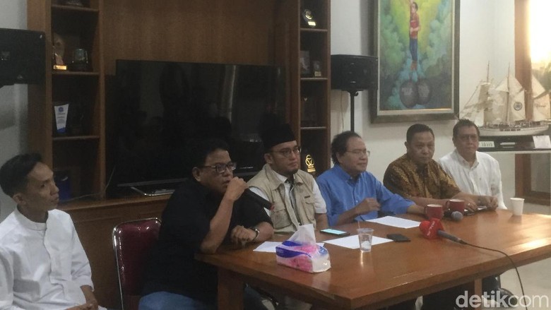 Ambang Batas Capres Digugat, Rizal Ramli: Jokowi Tak Perlu Khawatir Ambang Batas Capres Digugat, Rizal Ramli: Jokowi Tak Perlu Khawatir