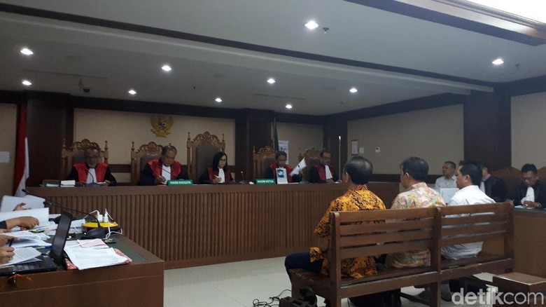 Suap APBD, Kepala BPKAD Lampung Tengah Akui Terima Rp 100 Juta Suap APBD, Kepala BPKAD Lampung Tengah Akui Terima Rp 100 Juta