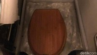 Satu toilet di sisi depan kabin (Mohammad Resha Pratama/detikTravel)