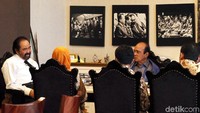 Pertemuan Khofifah, Emil dan Surya Paloh berlangsung tertutup.