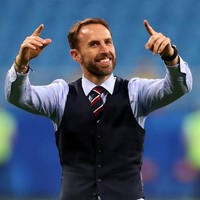 Timnas Inggris sukses melangkah ke babak semifinal Piala Dunia 2018. Sebagai pelatih, Gareth Southgate pun menjadi sorotan. Tak cuma kemampuannya melatih tim tiga singa, gaya necisnya pun menarik atensi. (Foto: Getty Images)