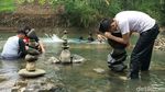 Foto: Serunya Rock Balancing di Sungai Citanduy Ciamis