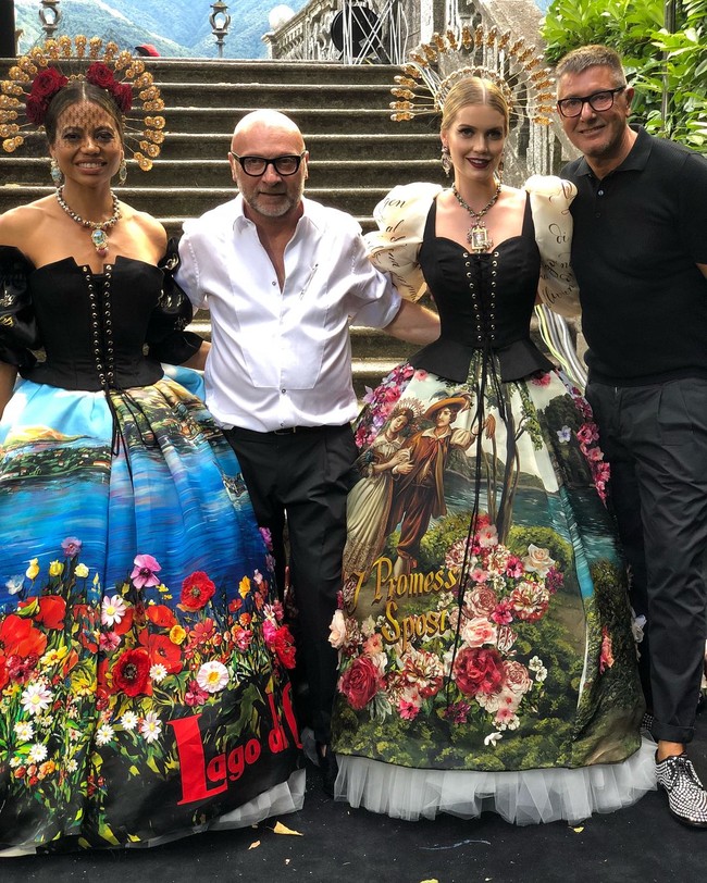 Lady Kitty Spencer semakin mempertegas eksistensinya sebagai model. Baru-baru ini, keponakan Putri Diana tersebut muncul di catwalk Dolce & Gabbana koleksi alta moda atau adibusana. (Foto: Instagram/@kitty.spencer)