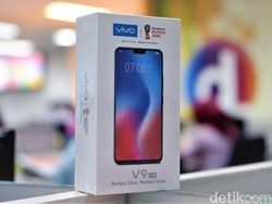 Unboxing Vivo V9 RAM 6 GB Berkelir Merah yang Menggoda