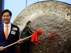 Senyum Kecut Pendiri Xiaomi, Lepas Saham Langsung Anjlok