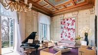 Rumah yang dibangun pada 1920 tersebut awalnya tidak dibuat bertingkat. Namun secara perlahan beberapa pemiliknya mulai merenovasi di sana sini. Istimewa/Mansionglobal.com