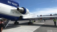 Ciri khas pesawat Rusia ini merupakan pengalaman baru bagi kebanyakan wisatawan asing. Kapan lagi masuk pesawat lewat ekor belakang (Mohammad Resha Pratama/detikTravel)