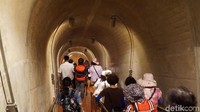 Setelah membeli tiket, traveler harus mengantre untuk memasuki Gyokusendo Cave. Jalan masuknya ke dalam tanah sekitar 30 meter (Masaul/detikTravel)
