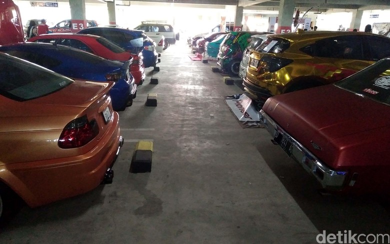 Mobil modifikasi. Foto: Khairul Imam Ghozali Mobil modifikasi. Foto: Khairul Imam Ghozali
