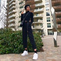 Menjadi model di Arab Saudi masih dianggap sebagai sesuatu yang tidak lazim bahkan berbahaya. Di sana sebenarnya ada sejumlah wanita yang menjadi model namun jarang ada yang bisa berkarier secara internasional. Mereka pun biasanya tampil di depan audiens sesama wanita. Foto: Instagram @taleedah