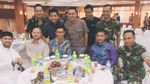 Pesona Darma Hutomo, Putra Tommy Soeharto Saat Minum Es Kelapa