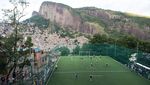 Foto: Aneka Lapangan Bola Paling Tak Biasa di Dunia