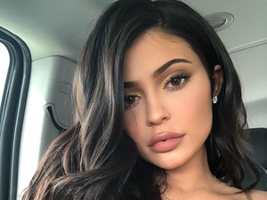 Kebiasaan Kylie Jenner Saat Menginap di Hotel, Apa Tuh?