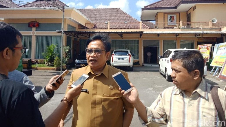 Sekkab Jember Diperiksa Terkait Bantuan Koperasi Rp 1 Miliar Sekkab Jember Diperiksa Terkait Bantuan Koperasi Rp 1 Miliar