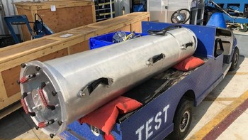 Panjang diameter dari kapal selam mini ini hanya 31 cm. Foto: Twitter/ElonMusk