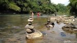 Foto: Serunya Rock Balancing di Sungai Citanduy Ciamis