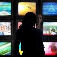 Wonder Woman 1984 kembali digarap oleh sutradara wanita Patty Jenkins. Aktor Chris Pine juga tampil kembali setelah karakternya yang diceritakan tewas di film pertama. (Foto: Twitter/@WonderWomanHQ)