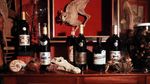 Bukan Hanya Ada Cocktail, Bar ini Juga Punya Koleksi Barang Antik