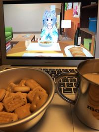 YouTuber Virtual Ini Beritahu Gimana Rasanya Makan dengan Gadis Anime