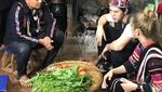 Gantengnya Pachara Chirathivat, Aktor Thailand Saat Sedang Kulineran