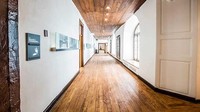 Hotel ini ada di Polandia, ketika masuk ke gedung hotel ini punya langit-langit berkapel tinggi dan lengkungan batu bata merah yang kental akan nuansa abad ke-16. Istimewa/Fodors.com