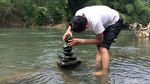 Foto: Serunya Rock Balancing di Sungai Citanduy Ciamis