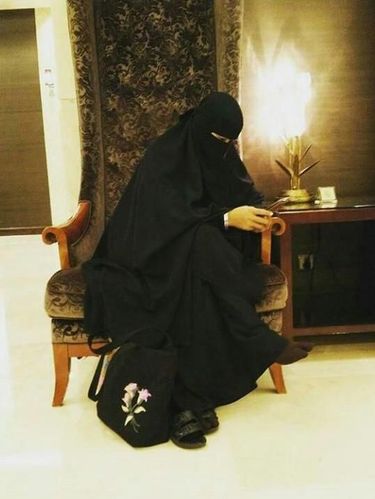 Nggak Nyangka, Jualan Cadar di Papua Laris Manis