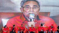 Politisi senior PDI Perjuangan Sabam Sirait memberikan sambutan dan wejangannya dalam acara tersebut. Foto: dok. PDI Perjuangan