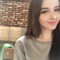 Karimova merupakan model yang lahir di Uzbekistan dan kini tinggal di Korea Selatan.Foto: Instagram @elina_4_22