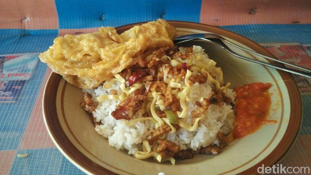 Jurus Irit Mahasiswa Yogya Makan Nastel dan Mie Tante 