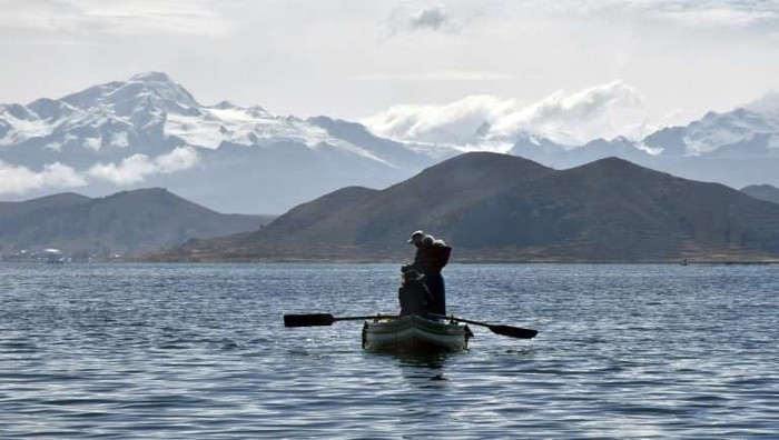 Ilustrasi Danau Titicaca di Bolivia