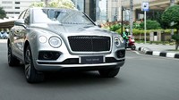 Dalam sesi test drive yang diadakan pekan lalu, Bentley hanya membawa 1 unit mobil Bentayga saja. detikOto pun harus antre dulu untuk mencicipi SUV termewah pertama di dunia ini. Pool/Bentley.