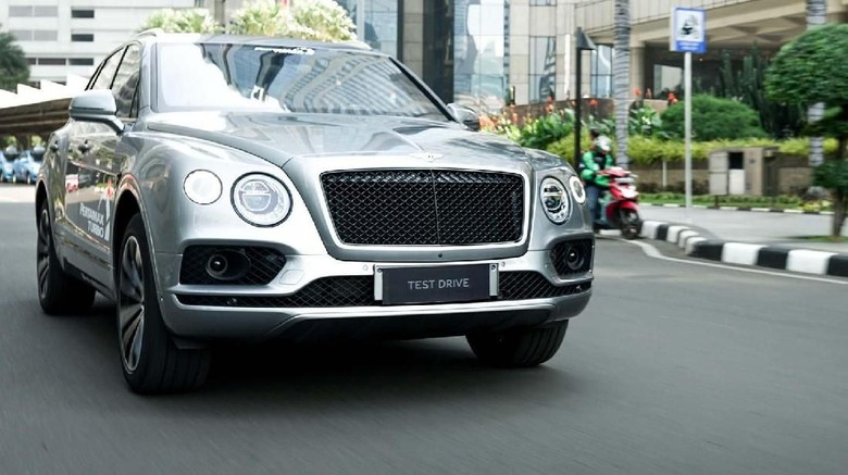 Bentley Bentayga V8 Foto: Bentley Bentley Bentayga V8 Foto: Bentley