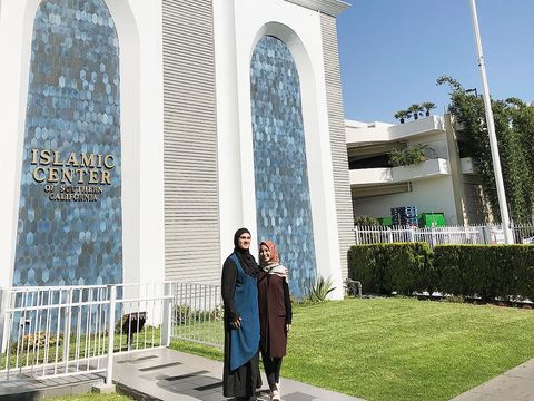 Berlibur Bareng Girls Squad ke Amrik, Ini Gaya Hijab Chacha Frederica