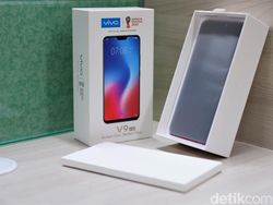 Unboxing Vivo V9 RAM 6 GB Berkelir Merah yang Menggoda