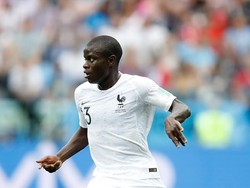 NGolo Kante. Di skuat Prancis, sosok Kante boleh jadi tertutupi kilau rekan-rekannya yang lain. Padahal kontribusinya untuk lini tengah Les Bleus amat menonjol, di antaranya dengan 40 kali mampu merebut bola dari lawan. (Foto: Julian Finney/Getty Images)